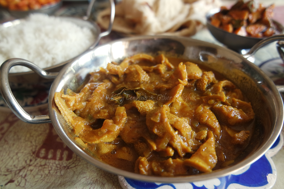 Tripe Curry (Pens Kerrie) – Salwaa Smith